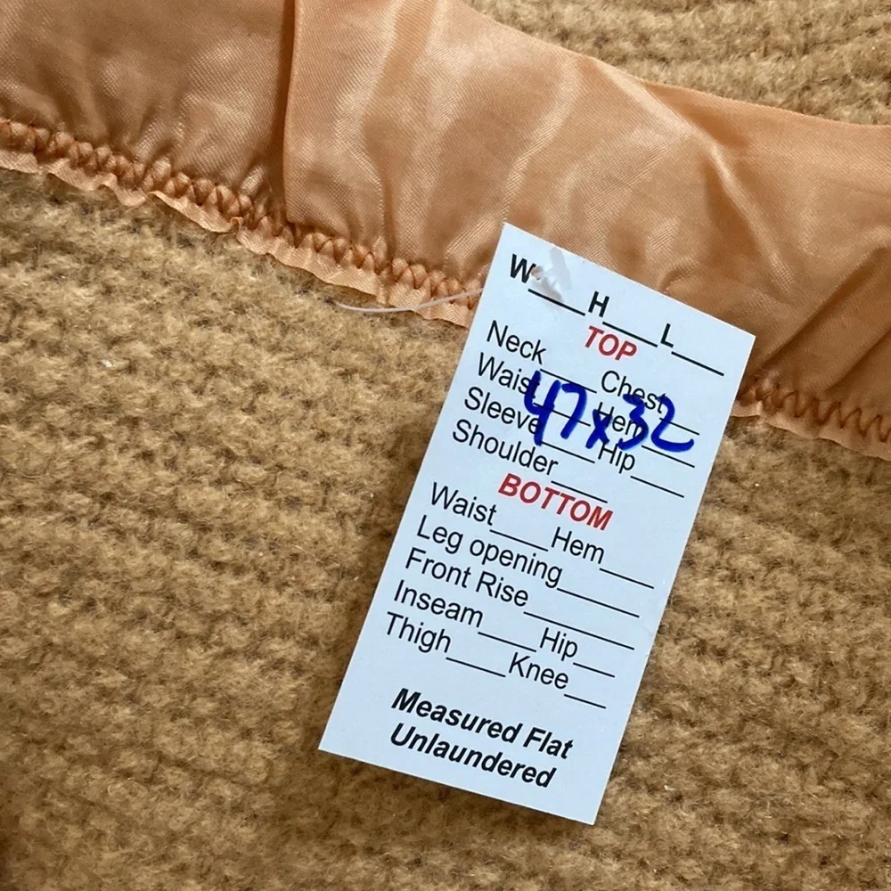 Vintage 1960’s lap blanket. Feels like wool with‎ satin edging. 47” x 32”. 151
